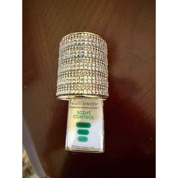 Bath & Body Works Wallflower - Picture 1 of 3